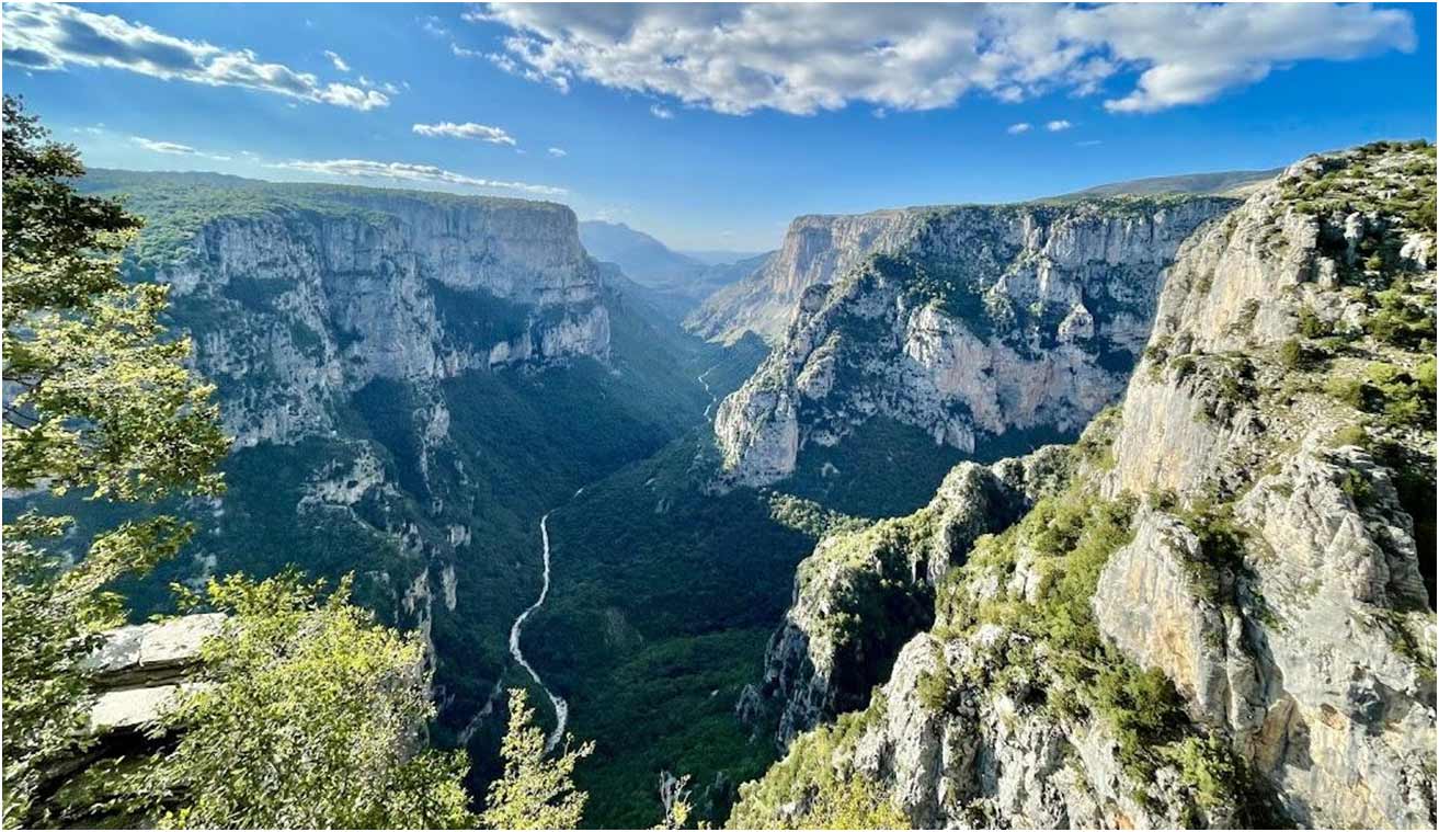 Escape the City: 5 Safe & Stunning Winter Road Trips for Families and Couples